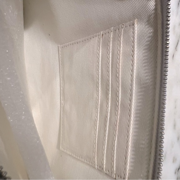 METALLIC LEATHER POUCH FOR IPAD® - SILVER- Mini - Picture 6 of 8